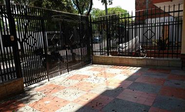 VENDO CASA CERCA AL COLEGIO DIVINO NIÑO VILLA FLOR 4 PLANTAS CASA PROVENZA
