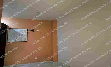 Oportunidad de adquirir una bodega en San Andrés Cholula a 5 minutos de periférico y 2 minutos de Radial Zapata, haz crecer tu negocio y que tu empresa crezca. Nave techada de 550 m2 con tapanco, oficinas, sanitarios, bodegas, cocina.