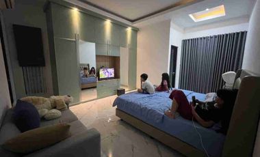 BEST PRICE !! Rumah Modern 3 Lantai Bintara Jaya Village | LB 270m² Full Modern + Rooftop |