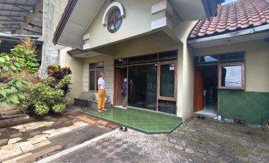 TERMURAH SEKOMPLEK BATUNUNGGAL INDAH RUMAH LUAS 126/110 HARGA1,2M  BANDUNG