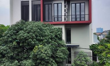 Murah !! Dijual Rumah Exclusive Listing Hook Mewah Luas 320 Ada Rooftop dan Lift di Pulo Nangka Kayu Putih Hadap Timur Utara