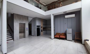 Murah !! Dijual Rumah Exclusive Listing Hook Mewah Luas 320 Ada Rooftop dan Lift di Pulo Nangka Kayu Putih Hadap Timur Utara