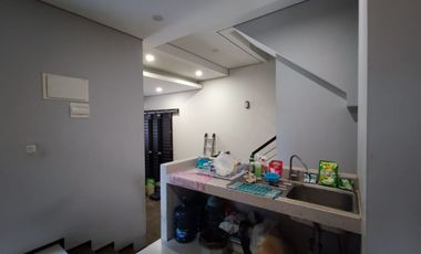 Murah !! Dijual Rumah Exclusive Listing Hook Mewah Luas 320 Ada Rooftop dan Lift di Pulo Nangka Kayu Putih Hadap Timur Utara