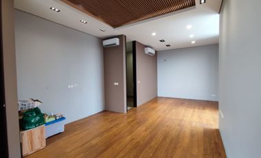 Murah !! Dijual Rumah Exclusive Listing Hook Mewah Luas 320 Ada Rooftop dan Lift di Pulo Nangka Kayu Putih Hadap Timur Utara