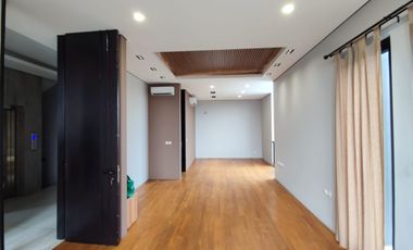 Murah !! Dijual Rumah Exclusive Listing Hook Mewah Luas 320 Ada Rooftop dan Lift di Pulo Nangka Kayu Putih Hadap Timur Utara