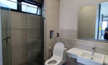 Murah !! Dijual Rumah Exclusive Listing Hook Mewah Luas 320 Ada Rooftop dan Lift di Pulo Nangka Kayu Putih Hadap Timur Utara