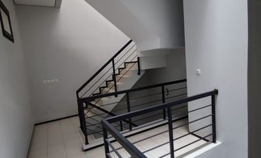 Murah !! Dijual Rumah Exclusive Listing Hook Mewah Luas 320 Ada Rooftop dan Lift di Pulo Nangka Kayu Putih Hadap Timur Utara
