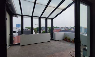 Murah !! Dijual Rumah Exclusive Listing Hook Mewah Luas 320 Ada Rooftop dan Lift di Pulo Nangka Kayu Putih Hadap Timur Utara