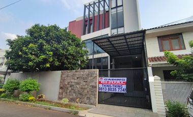 Murah !! Dijual Rumah Exclusive Listing Hook Mewah Luas 320 Ada Rooftop dan Lift di Pulo Nangka Kayu Putih Hadap Timur Utara