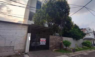 Murah !! Dijual Rumah Exclusive Listing Hook Mewah Luas 320 Ada Rooftop dan Lift di Pulo Nangka Kayu Putih Hadap Timur Utara