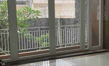 Disewakan Rumah Green Court Lake, Jakarta Barat