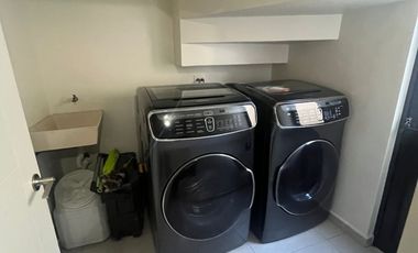 CASA en Dominio cumbres en esquina