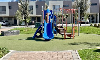 CASA en Dominio cumbres en esquina