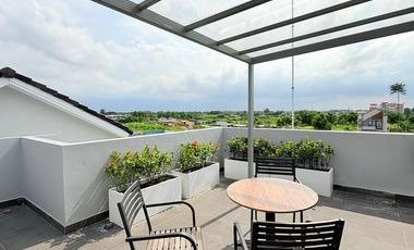 Rumah Baru Mewah Full Smart Home di Perbatasan Jakarta Bekasi, Strategis 5 Menit ke Tol JORR dan Stasiun KRL - FREE PPN & Bebas Biaya Biaya