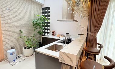 Rumah Baru Mewah Full Smart Home di Perbatasan Jakarta Bekasi, Strategis 5 Menit ke Tol JORR dan Stasiun KRL - FREE PPN & Bebas Biaya Biaya
