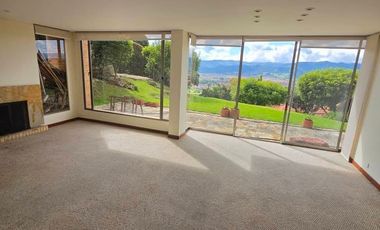 🏡 ¡LA VISTA DE TUS SUEÑOS A PRECIO DE GANGA! 🌅  ¿Buscas despertar cada mañana con la Sabana a tus pies? Esta casa en Encenillos de Sindamanoy no es