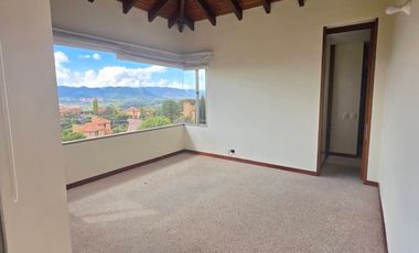 🏡 ¡LA VISTA DE TUS SUEÑOS A PRECIO DE GANGA! 🌅  ¿Buscas despertar cada mañana con la Sabana a tus pies? Esta casa en Encenillos de Sindamanoy no es