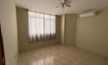 Venta de Casa en Manta Zona Norte Los Almendros