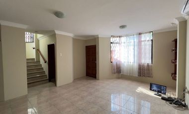 Venta de Casa en Manta Zona Norte Los Almendros