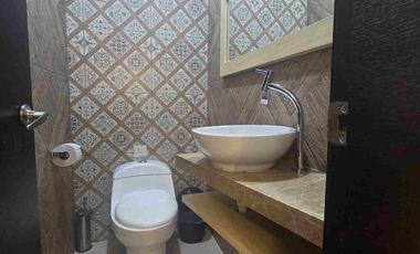 ALQUILA TU CASA DE LUJO EN URB. NÁPOLI