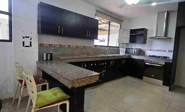 ALQUILA TU CASA DE LUJO EN URB. NÁPOLI