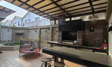 ALQUILA TU CASA DE LUJO EN URB. NÁPOLI
