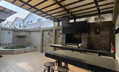 ALQUILA TU CASA DE LUJO EN URB. NÁPOLI