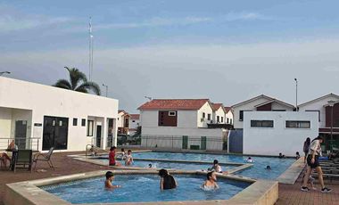 ALQUILA TU CASA DE LUJO EN URB. NÁPOLI