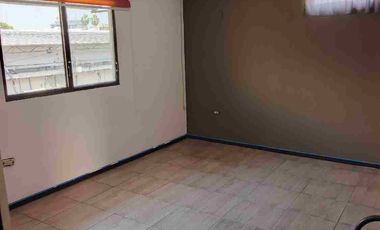 Renta de departamento 2 piso alto Urb Las Riberas vía Samborondón de 2 habitaciones cerca Village Plaza