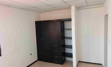 Renta de departamento 2 piso alto Urb Las Riberas vía Samborondón de 2 habitaciones cerca Village Plaza