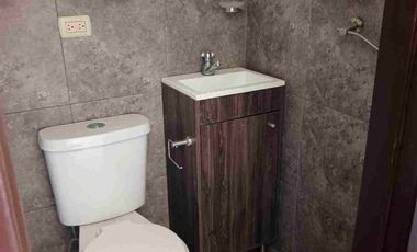 Renta de departamento 2 piso alto Urb Las Riberas vía Samborondón de 2 habitaciones cerca Village Plaza