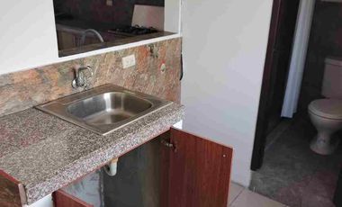 Renta de departamento 2 piso alto Urb Las Riberas vía Samborondón de 2 habitaciones cerca Village Plaza