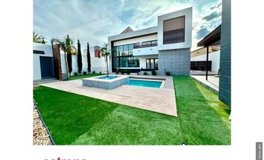 RESIDENCIA EN VENTA DE LUJO CON EQUIPAMENTO DE PRIMERA