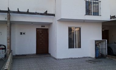 SE RENTA HERMOSA CASA EN MANTA