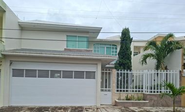 Residencia en Venta en Jardines de Virginia – Amplios Espacios y Excelente Ubicación