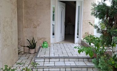 Residencia en Venta en Jardines de Virginia – Amplios Espacios y Excelente Ubicación