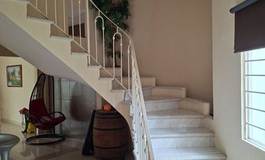 Residencia en Venta en Jardines de Virginia – Amplios Espacios y Excelente Ubicación