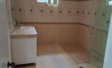 Residencia en Venta en Jardines de Virginia – Amplios Espacios y Excelente Ubicación