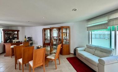 Casa en Fraccionamiento en el Barreal, cerca del periferico y la recta