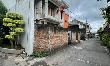 `jual tanah di demangan timoho bonus bangunan 2 lantai COCOK UNTUK GUDANG KANTOR KOSTEL