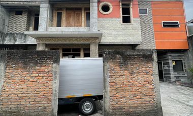 `jual tanah di demangan timoho bonus bangunan 2 lantai COCOK UNTUK GUDANG KANTOR KOSTEL