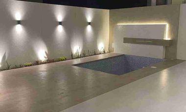 Venta de moderna casa tres dormitorios con piscina, esquinera, isla Celeste