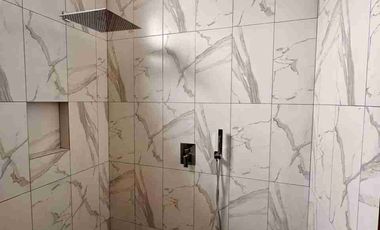 Venta de moderna casa tres dormitorios con piscina, esquinera, isla Celeste