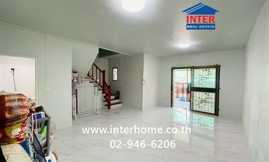 Two-story townhouse, 18 sq.wa., Pruksa Panalee 36 Village, Lad Krabang Road, Luang Phaeng Road, Mueang Chachoengsao, Chachoengsao.