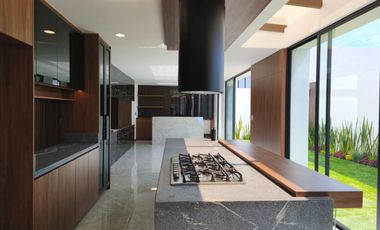 Diseño y exclusividad, la mejor casa en Lomas Angelópolis