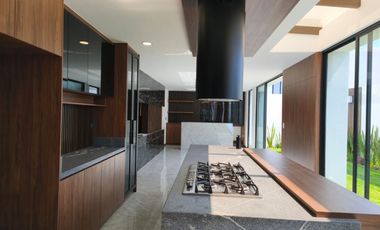 Diseño y exclusividad, la mejor casa en Lomas Angelópolis