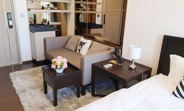 High-floor unit, beautifully decorated, best value. Condo for sale at The Line ----------i by Sansiri. Only 220 meters to BTS Ratchathewi