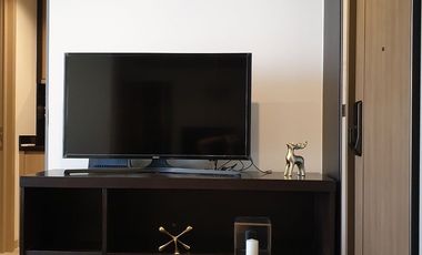 High-floor unit, beautifully decorated, best value. Condo for sale at The Line ----------i by Sansiri. Only 220 meters to BTS Ratchathewi