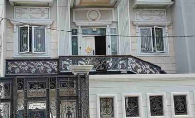 Rumah Mewah 3 Lantai Jakarta Barat