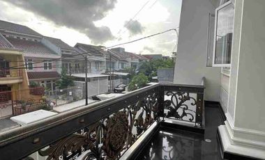 Rumah Mewah 3 Lantai Jakarta Barat
